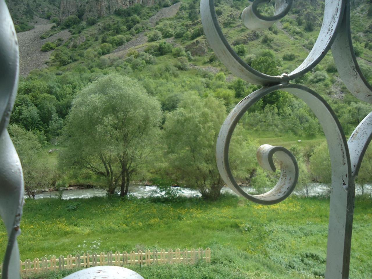 The River House Yeghegis Artabuynk Exterior foto