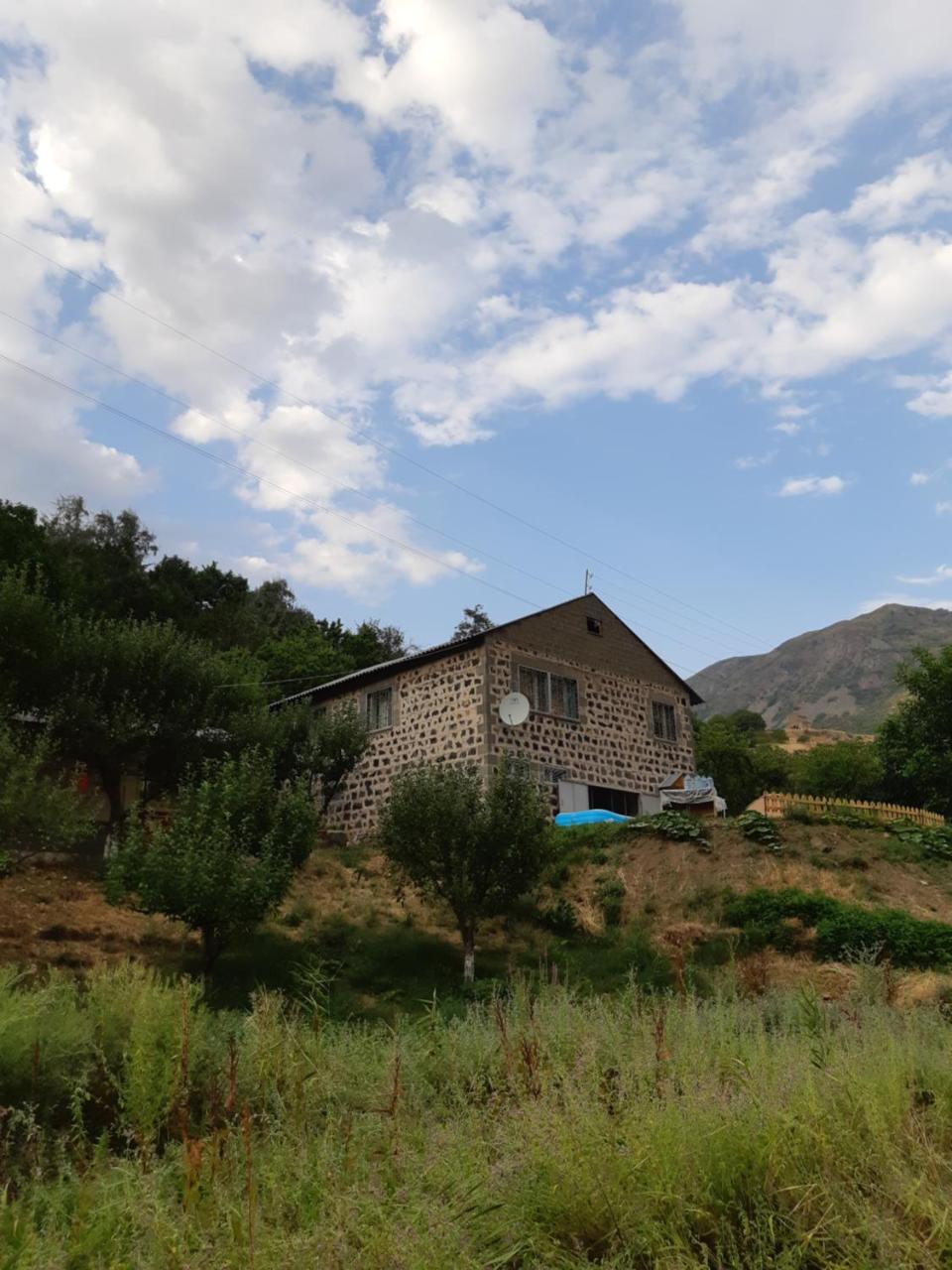 The River House Yeghegis Artabuynk Exterior foto