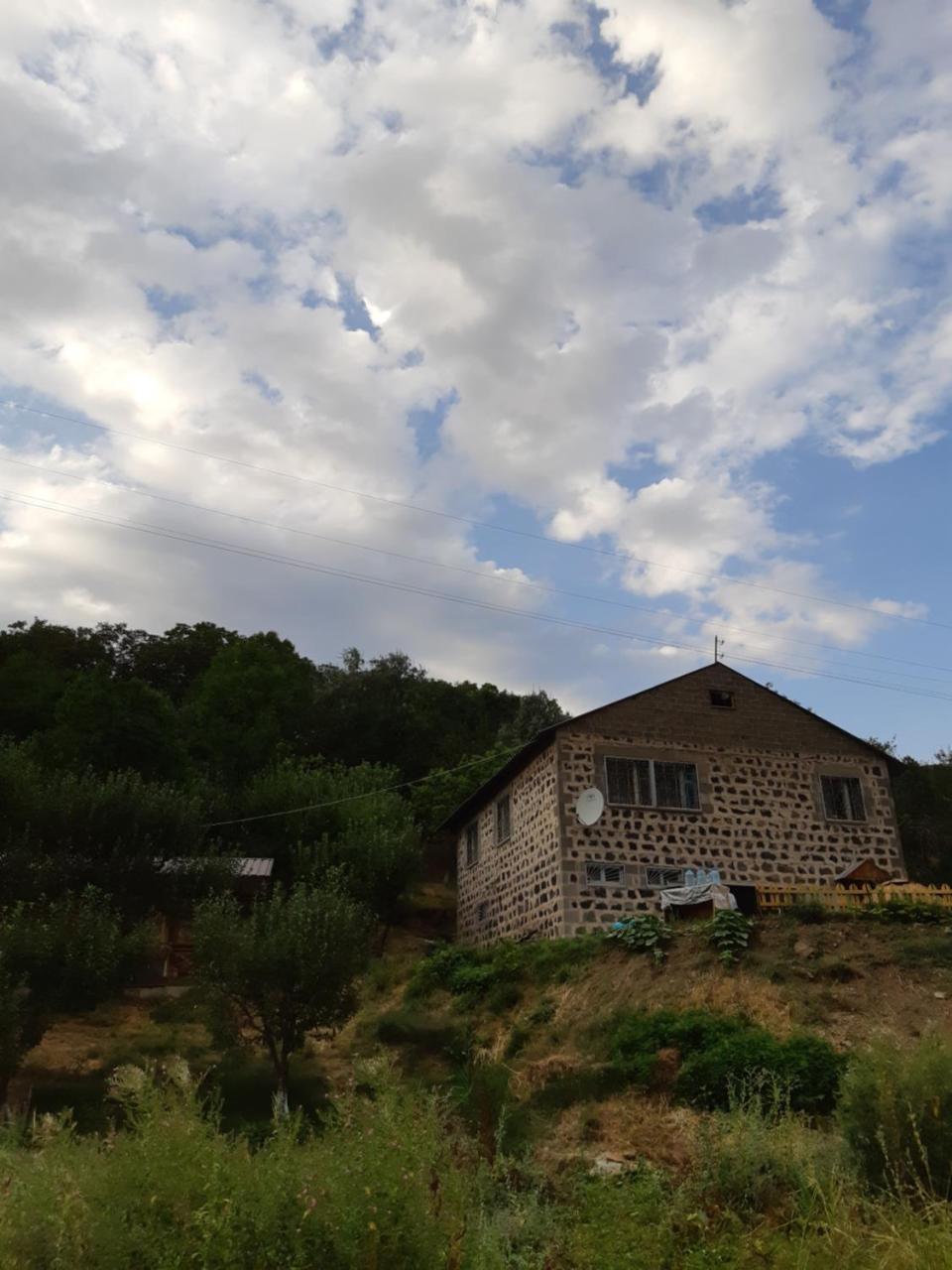 The River House Yeghegis Artabuynk Exterior foto